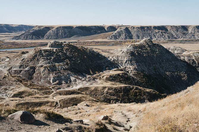 1 Day Drumheller Private Group Custom Tour: Calgary to Badlands - Horseshoe Canyon and the striped badlands