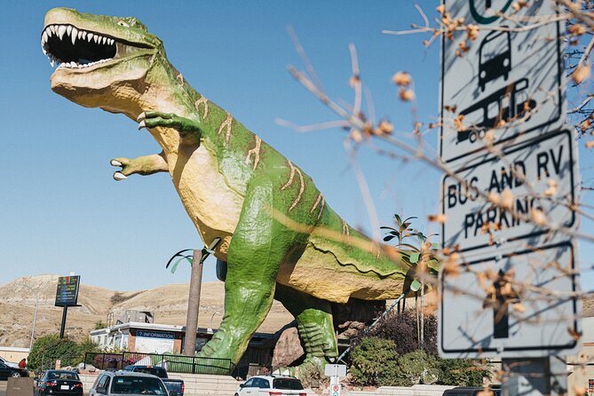 1 Day Drumheller Private Group Custom Tour: Calgary to Badlands - Hoodoos and Jurassic Corner: quick stops with strong photo value