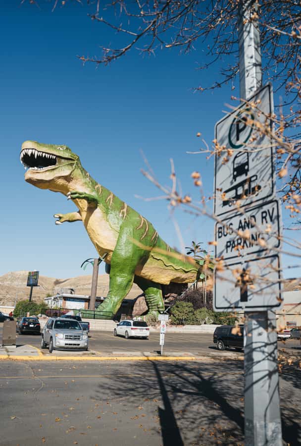 1 Day Drumheller Tour: Calgary to Hoodoos Dinosaurs Badlands - Horsethief Canyon and the first big view