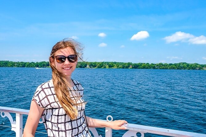 1-Hour 1000 Islands Cruise from Gananoque - Commentary, quiet time, and what you learn