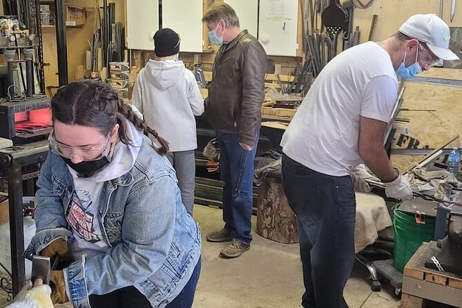 2 Hour Blacksmithing Experience in Niagara (Craft Class/Activity) - Who should book this blacksmithing class?