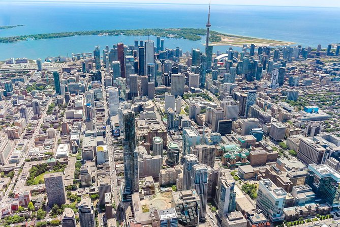 20 km Helicopter Tour over Toronto - The view at 2,000 feet