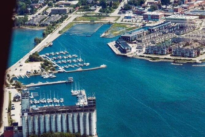 20 Minute Scenic Helicopter Private Tour - First views: the historic town and blue water
