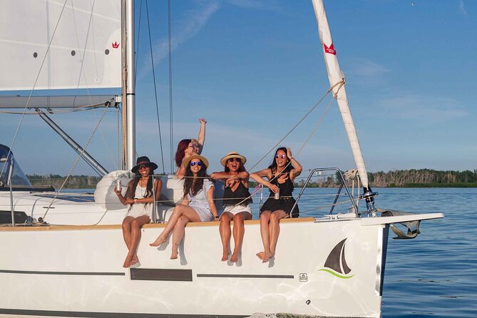 2hr Shared Sailing Experience in Toronto - Starting at Queens Quay West