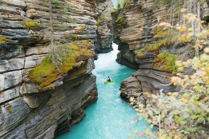 3-Day Authentic Jasper National Park Packaged Tour - Day 1: Lake Louise, Moraine Lake, and the Icefields Parkway