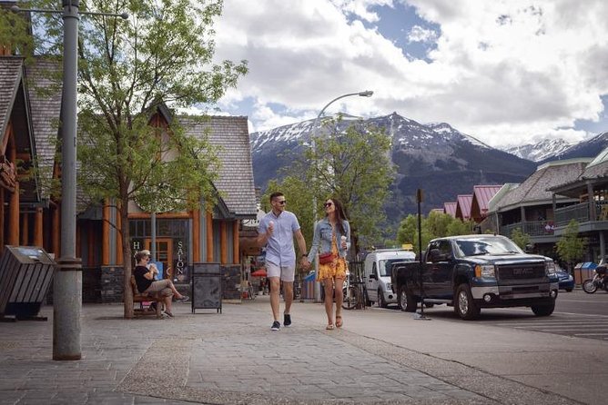 3-Day Authentic Jasper National Park Packaged Tour - The guide service and group size