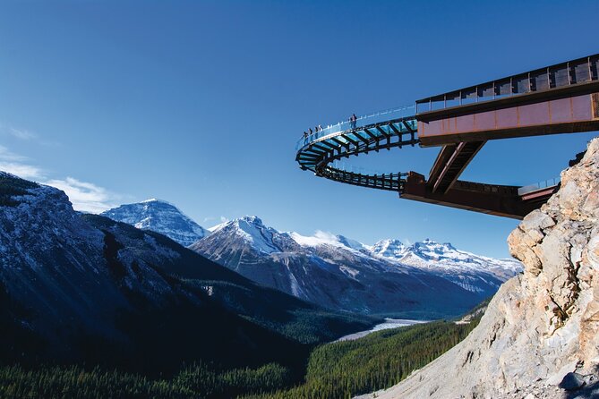3-Day Canadian Rockies Tour: Yoho & Jasper National Park - Hotels, meals, and the daily rhythm