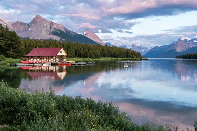3-Day Canadian Rockies Tour: Yoho & Jasper National Park - Guide, coach, and group size