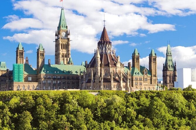 3 Days-3 ICONIC Cities: Montreal, Quebec and Ottawa from Toronto - Montreal in a short city introduction