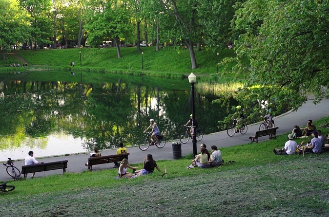 3Hr Montreal Architecture Bike Tour with regular or E-bikes Beer & wine included - Architecture, Parks, and the Real Focus of the Route