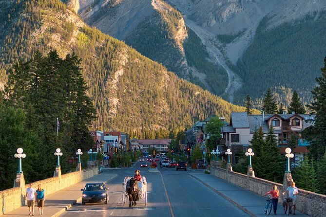 4-Day Authentic Banff, Jasper and Glacier Tour Package - Guides, vehicles, and group size