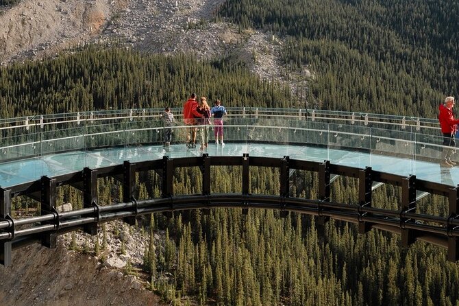 4-Day Authentic Jasper and Columbia Icefield Tour Package - Guides, group size, and the human side