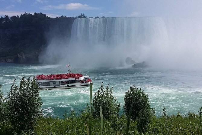 4hr Niagara Falls Canada Tour includes the Boat and tunnels - Why the guides matter more than the timetable