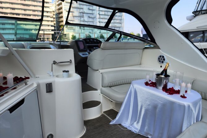 60-Minute Toronto Luxury Yacht Sightseeing Prosecco Cruise! - Key points at a glance