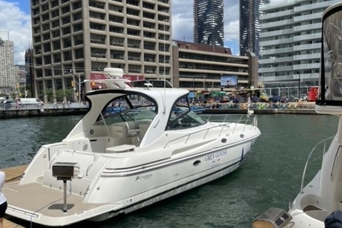 60-Minute Toronto Luxury Yacht Sightseeing Prosecco Cruise! - The crew makes a real difference