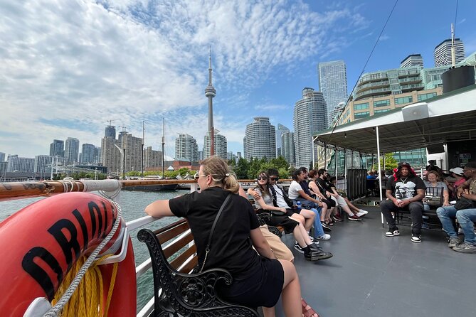 60-Minute Toronto Sightseeing Harbour Tour - Choosing your seat on the Oriole