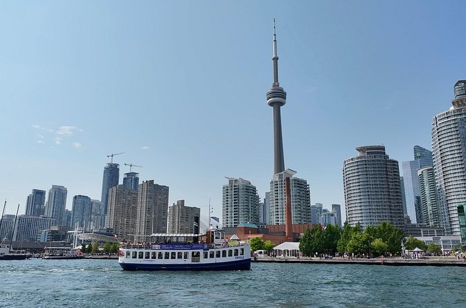 60-Minute Toronto Sightseeing Harbour Tour - Harbourfront Centre, HTO Park, and Sugar Beach