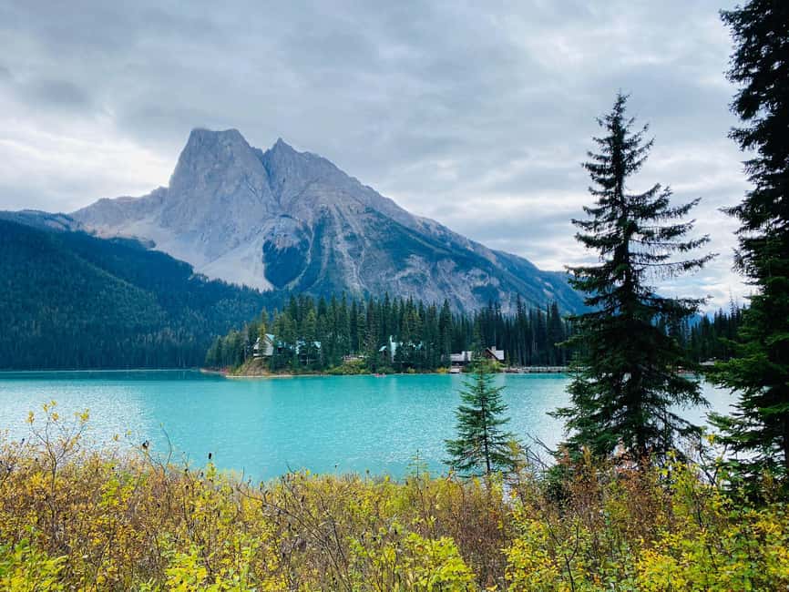 Abraham IceBubble, Peyto, Lake Louise, Bow Lake, Snowshoeing - Peyto Lake offers a short walk and a big payoff