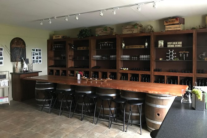 Afternoon Wine, Beer and Charcuterie Tour in Niagara-on-the-Lake - The guide makes the difference