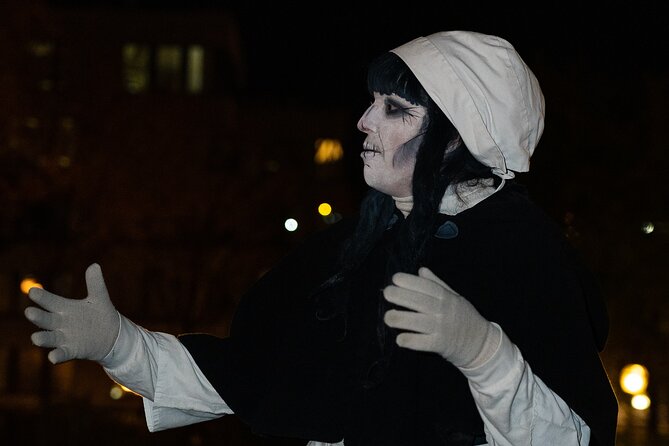 Animated Crime Walking Tour in Old Quebec - Stop two: the public place and the city’s darker stories