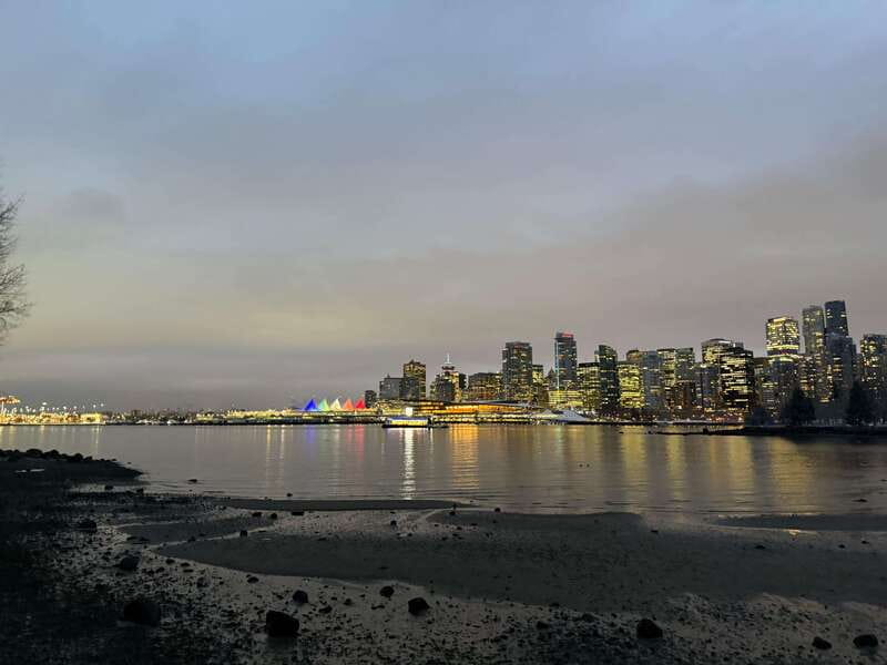 Aquarium & StanleyPark+20 Gem Spots+City/Vip Car+Small Group - The Seawall, beaches, and lighthouse fill out the park circuit