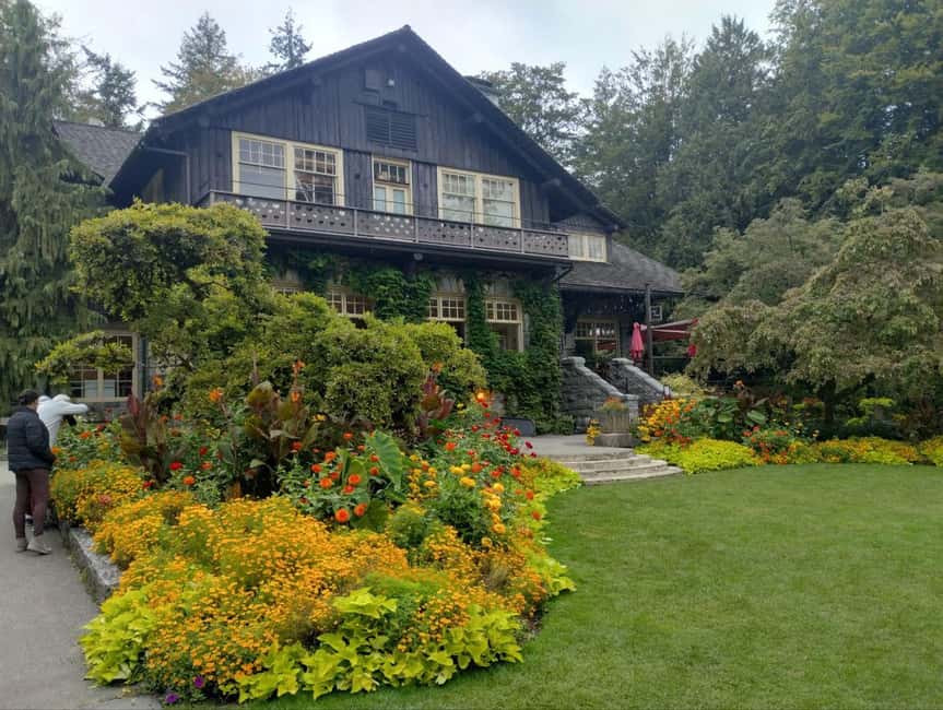 Aquarium & StanleyPark+20 Gem Spots+City/Vip Car+Small Group - The Vancouver Aquarium gives the tour an indoor anchor