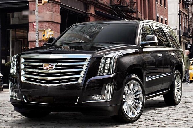Arrival Private Transfer from Vancouver YVR or Cruise Port to Vancouver by SUV - Meeting your chauffeur at Vancouver YVR