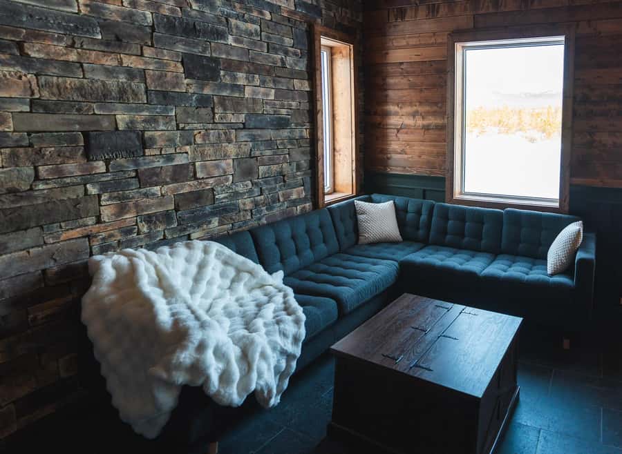 Aurora Lounge: Aurora Viewing Cabin & Bar - Inside the cabin: comfort without losing the wilderness