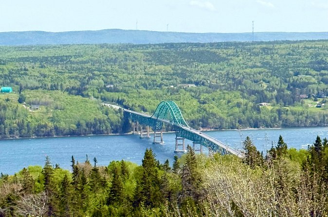 Baddeck and Cabot Trail Tour - What the guide and vehicle mean for your day