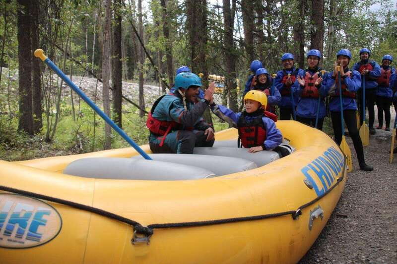 Banff: Afternoon Kananaskis River Whitewater Rafting Tour - Photos, snacks, and the return to base