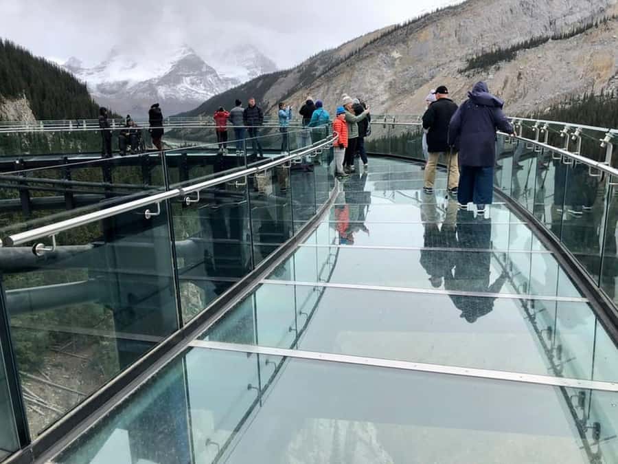 Banff:Crowfoot Glacier, 4 Lakes and Johnston Canyon tour - The Columbia Icefield Skywalk costs extra too