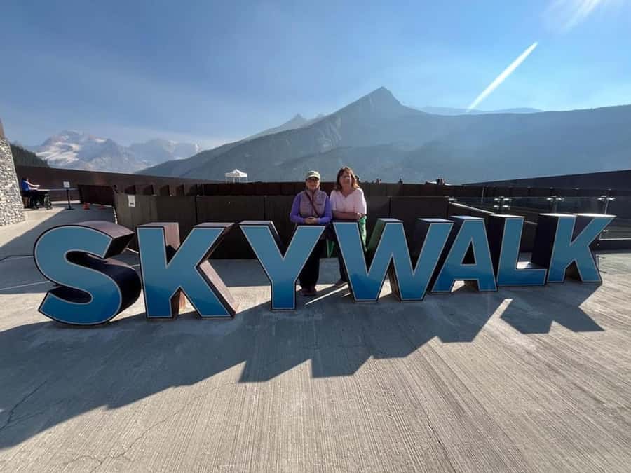 Banff:Crowfoot Glacier, 4 Lakes and Johnston Canyon tour - Choosing your pickup point in Calgary, Canmore, or Banff