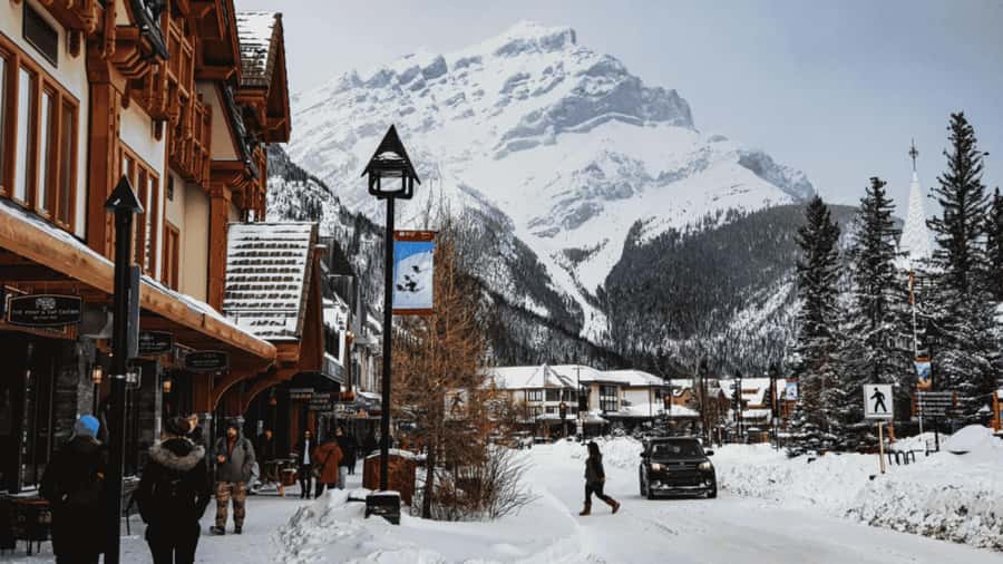 Banff Day Trip - Lake Louise, Moraine Lake, & Emerald Lake - Banff Town gives you a final taste of the Rockies