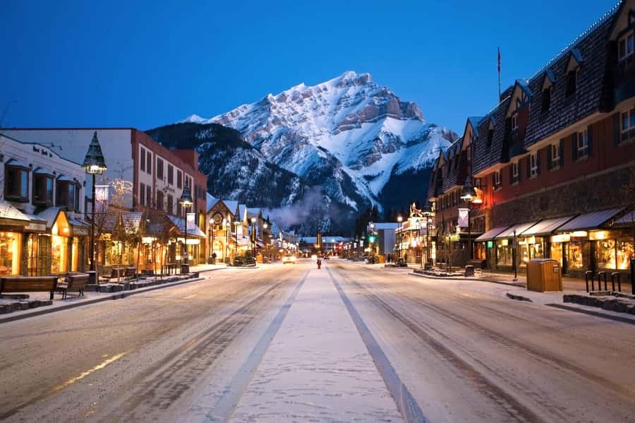 Banff Day Trip - Lake Louise, Moraine Lake, & Emerald Lake - Who will enjoy this tour most