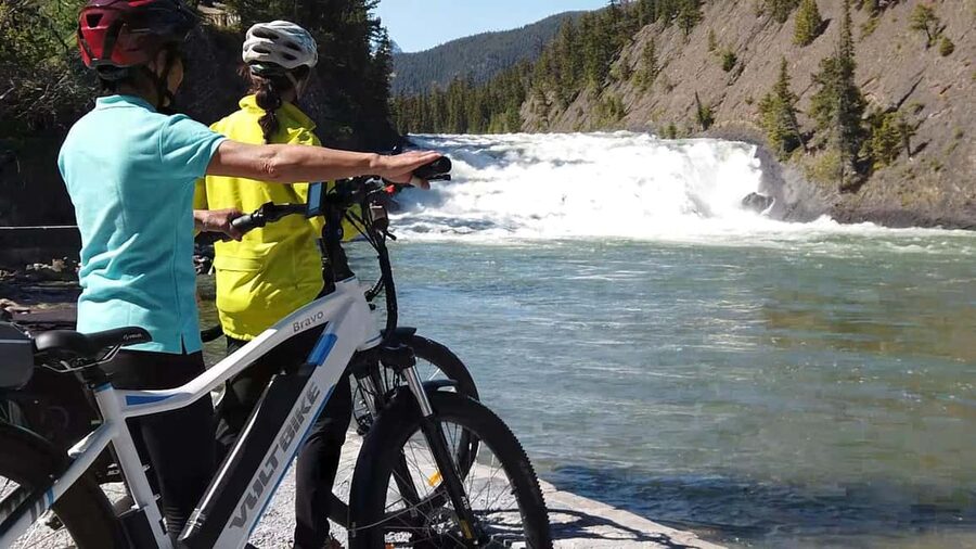 BANFF EVENING eBIKE WILDLIFE TOUR - Bow Falls and the first stretch of the route