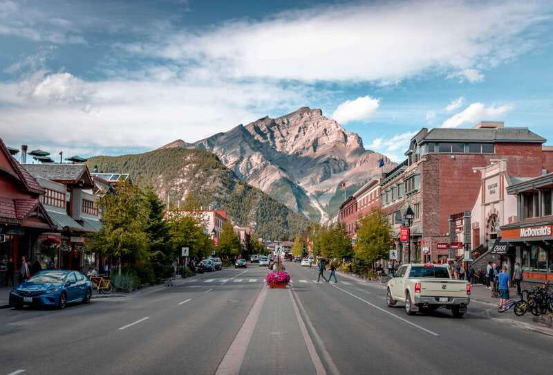 Banff: In-Depth Banff Area & Canyon Day Tour - What this Banff day tour is really trying to do