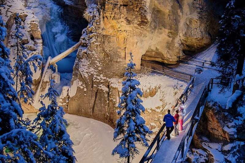 Banff: Johnston Canyon Evening Icewalk - Who should book this Johnston Canyon icewalk?
