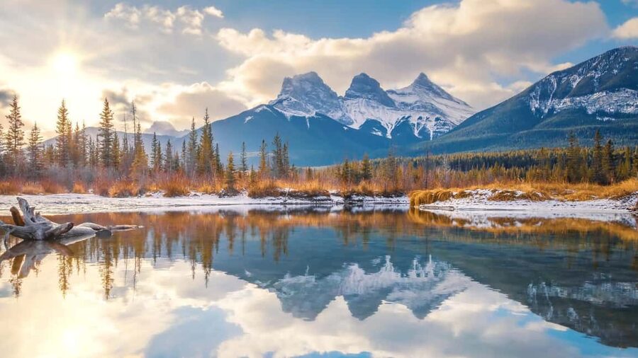 Banff: Lake Louise,Emerald & Johnston Canyon+5More - Lunch in Lake Louise Village