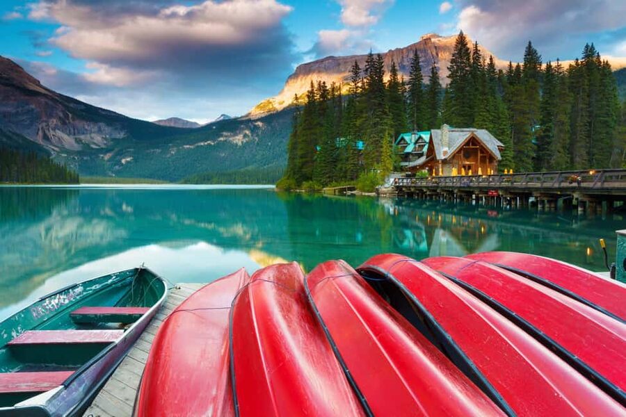 Banff: Lake Louise, Emerald, Moraine Lake & Johnston Canyon - The guides are an important part of the experience