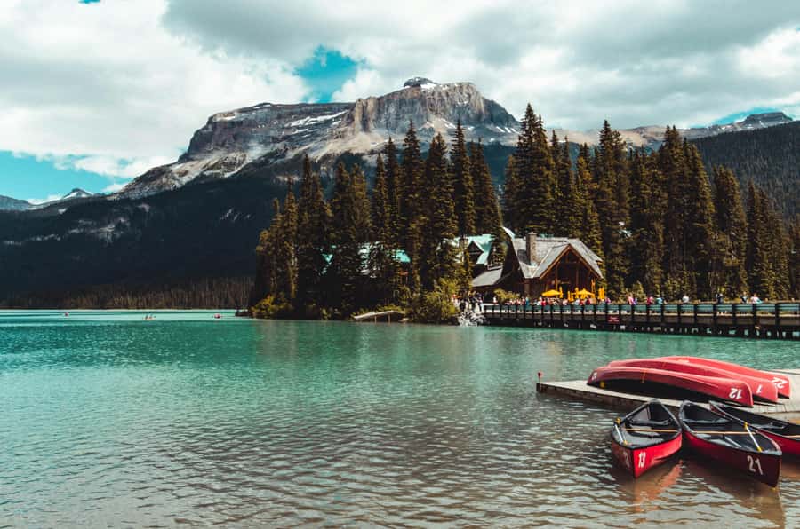 Banff: Lake Louise,Lake Minnewanka,Emerald Lake & Banff Town - Lake Minnewanka and Two Jack Lake slow the pace