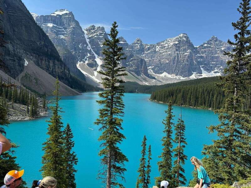 Banff: Lake Louise, Moraine, Emerald & Johnston Canyon Tour - Lake Louise: the classic first view