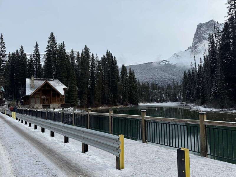 Banff: Lake Louise, Moraine, Emerald Lake & Johnston Canyon - Lake Louise delivers the first major wow factor