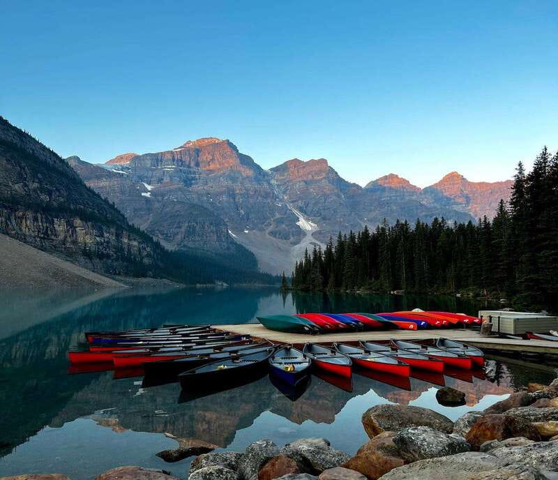 Banff - Lake Louise Moraine Lake and Icefields Parkway Tour - Two Jack Lake and Lake Minnewanka: an easy start