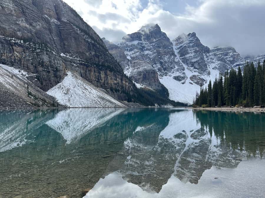 Banff: Lake Louise & Moraine Lake Half Day Tour - Moraine Lake delivers the stronger visual punch