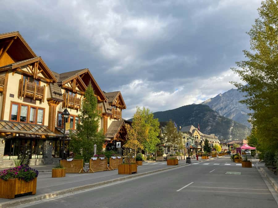 Banff: Louise & Moraine Lake or Johnston Canyon 1/2 Day Tour - Why the $43 price can make sense