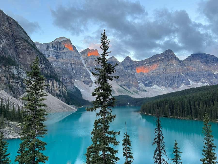 Banff: Louise & Moraine Lake or Johnston Canyon 1/2 Day Tour - What to bring and what to expect