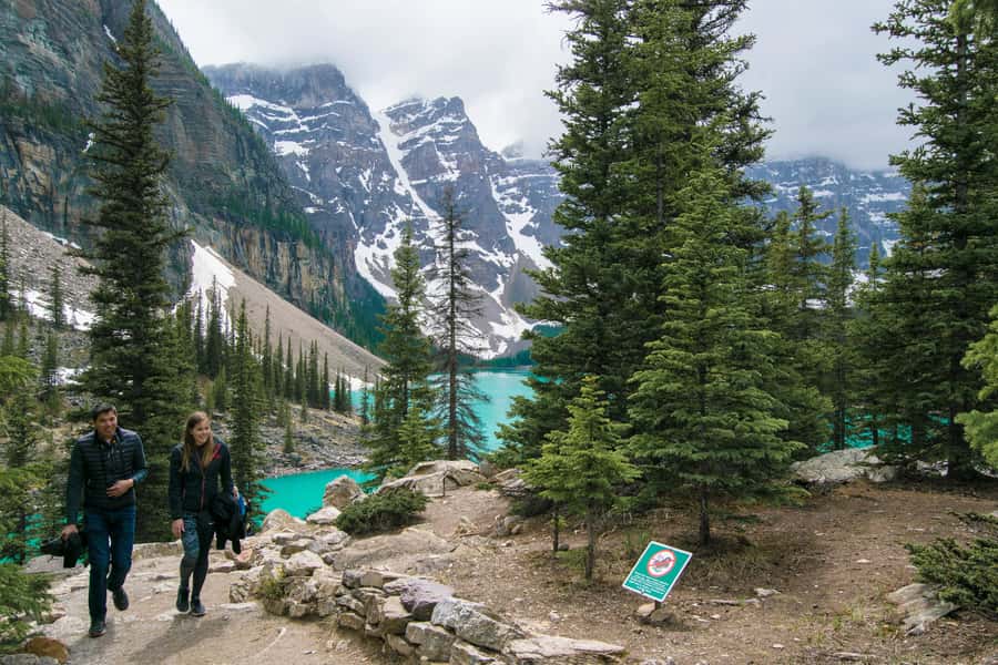 Banff National Park: Hop-On-Hop-Off Bus Day-Pass - Lake Louise: spend your two hours wisely