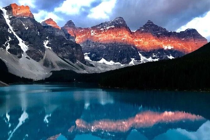 Banff National Park Moraine Lake and Lake Louise Explorer Tour - Lake Louise: one hour beside the turquoise water