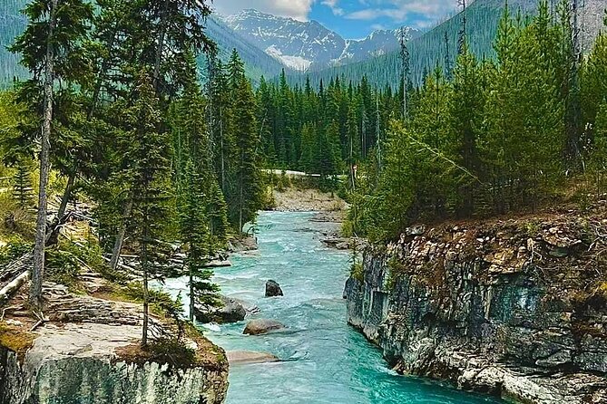 Banff National Park Tour with a Small Group - Why a small vehicle helps on an 11-hour day