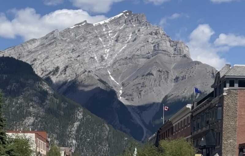 Banff Town: Guided Town Walking Tour with Snack - The sweet treat and refreshing drink